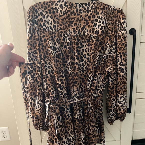 Leopard Print wrap blouse - Picture 5 of 7